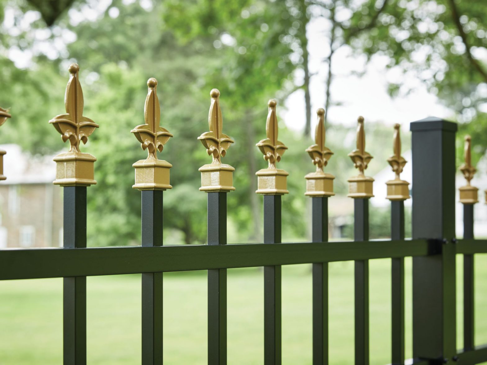 Why We Love Aluminum Fencing in Texas