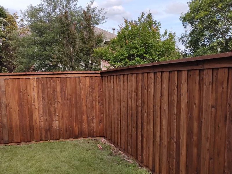 Dallas TX cap and trim style wood fence